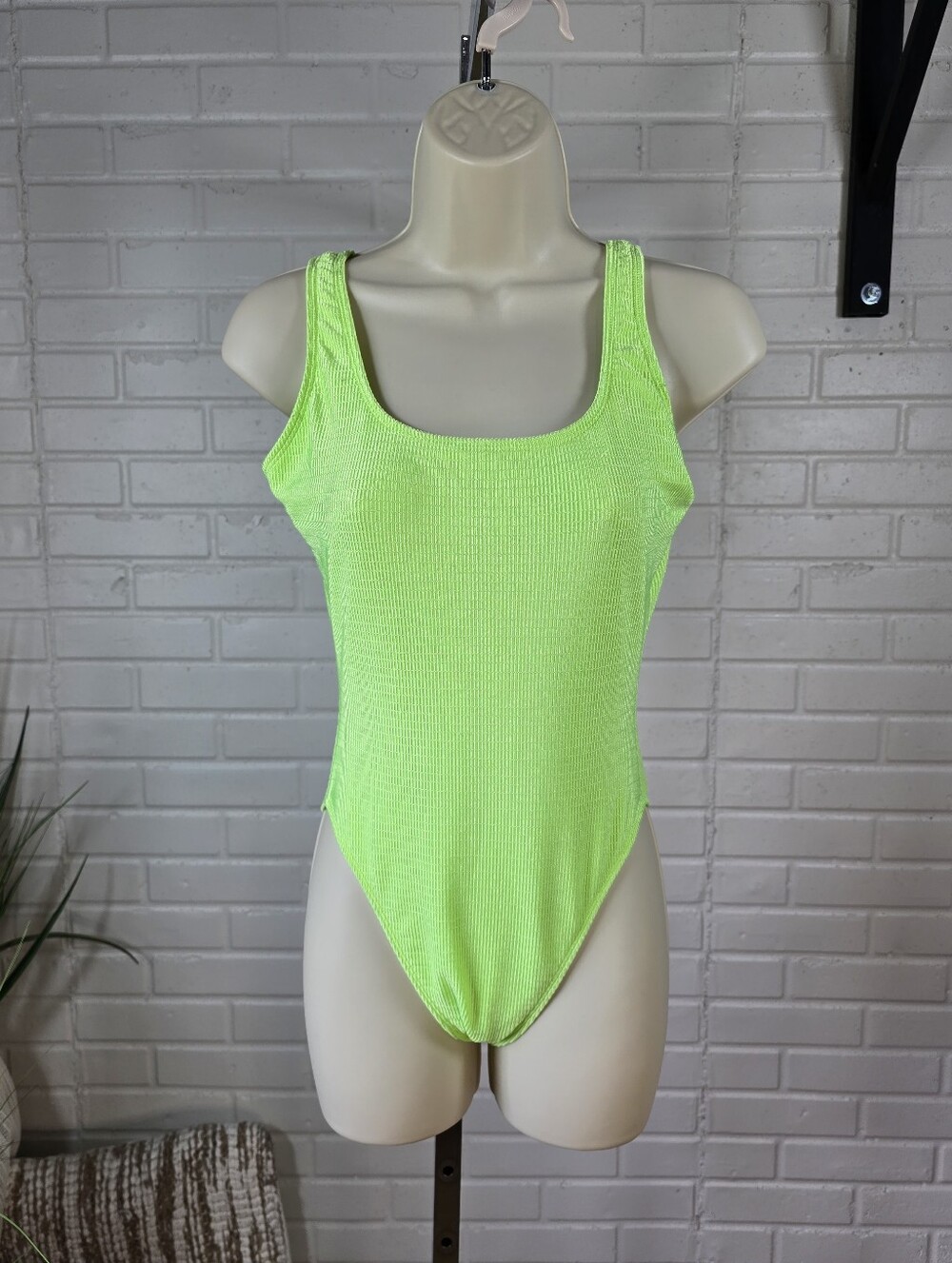 Vintage Honors Neon Lime Ribbed Scoop Back One Piece Swimsuit Size 8